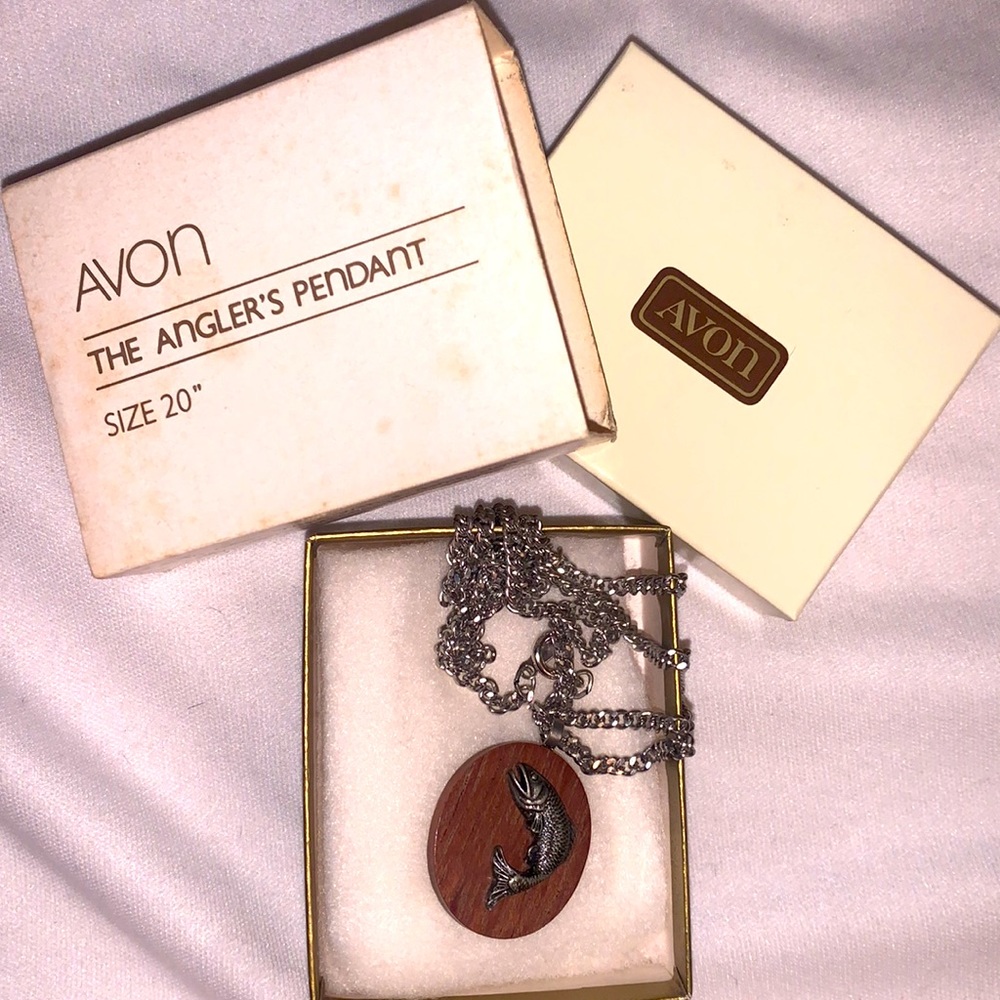 Vintage angler’s pendant from Avon // vintage fish necklace